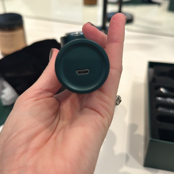 Clara - Microdermabrasion + Pore Cleansing - Picture 4 of 13